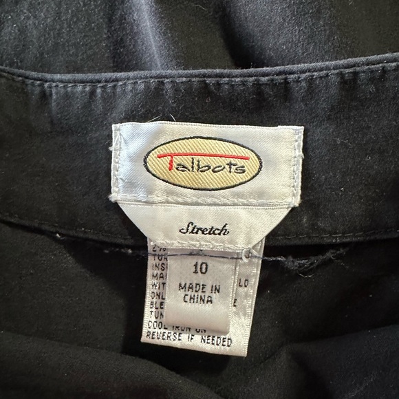 Adorable A-line black skirt with fun detailing on bottom - Picture 3 of 5